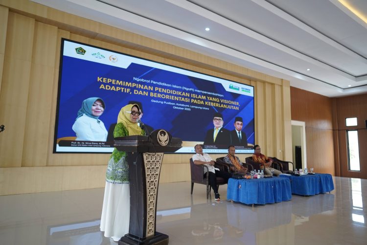 Dekan FTK - Buka Seminar Kepemimpinan 2