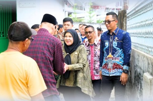 Wali-Kota-Bantu-Korban-Kebakaran-di-Kecamatan-Bumi-Waras0-e1760693776718
