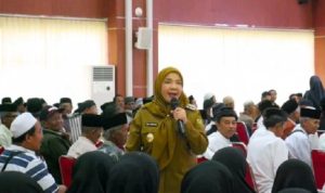 Walikota-Eva-Dwiana-Lepas-530-Jemaah-Umrah-Tahap-Kedua-Tahun-2025-e1760486323901